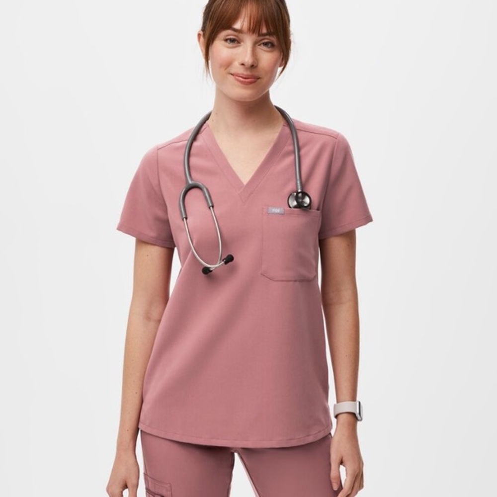 Figs Catarina one pocket mauve scrub top med